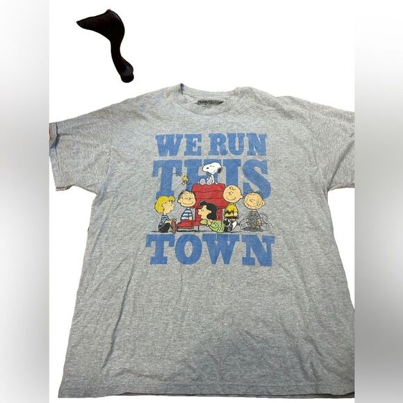 Peanuts Snoopy We Run This Town Tshirt - Picture 1 of 3
